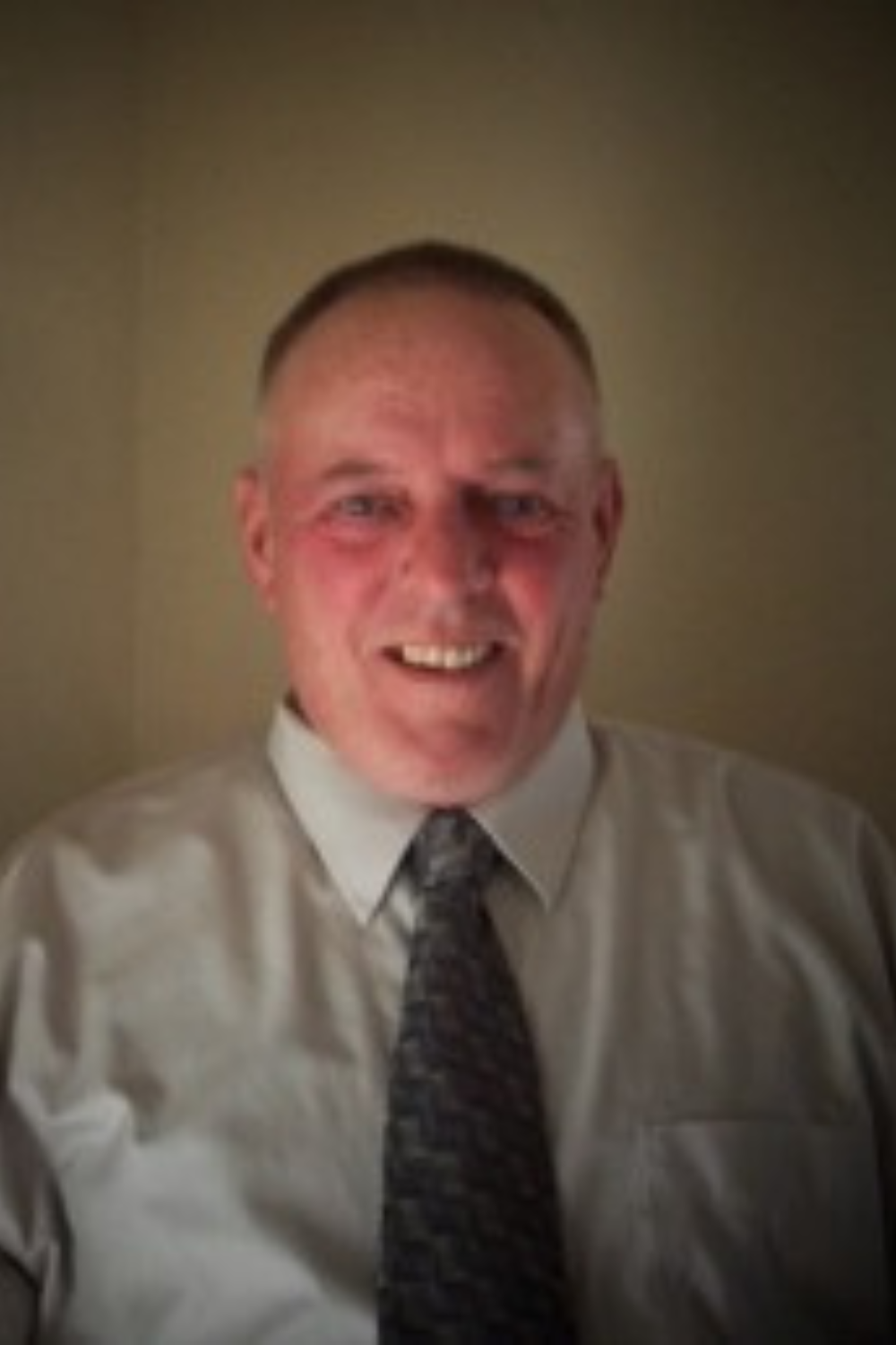 Portrait of Ken Larson, a seasoned Realtor and U.S. Army veteran, showcasing his dedication to real estate and veteran support in the community.