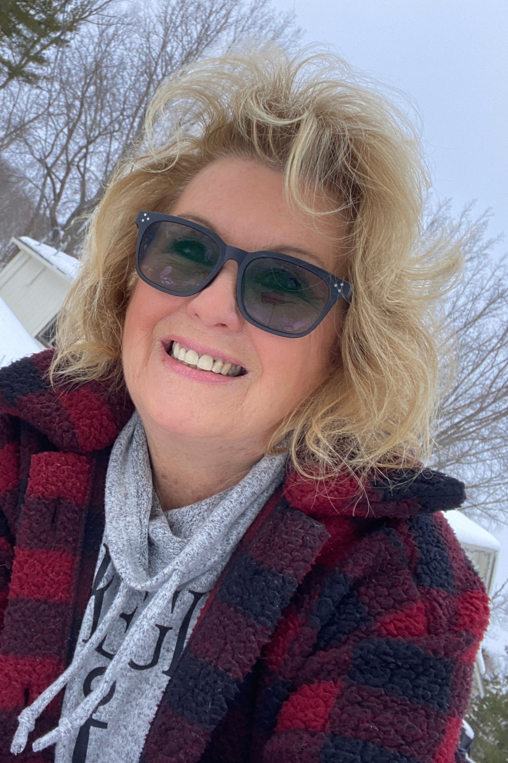 Portrait of Linda Marotzke, showcasing her enthusiasm and expertise as a Realtor specializing in lakeshore properties and various real estate transactions.