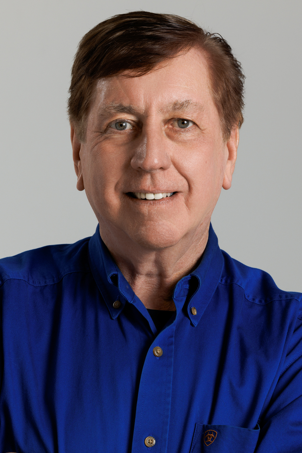 Portrait of Stephen Shea, the seasoned Owner and Broker of Sunset Realty, with a background symbolizing his expertise in real estate and investment.